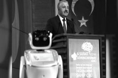 Robot ve Bakan