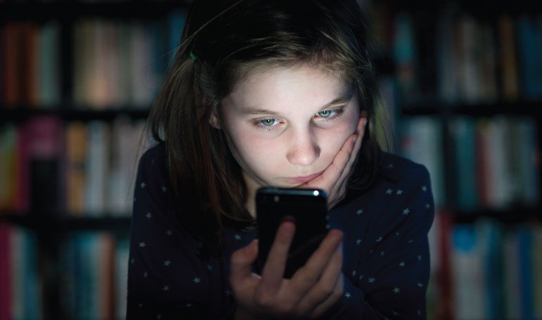 Çocukları bekleyen dijital tehlikelerin farkında mıyız?